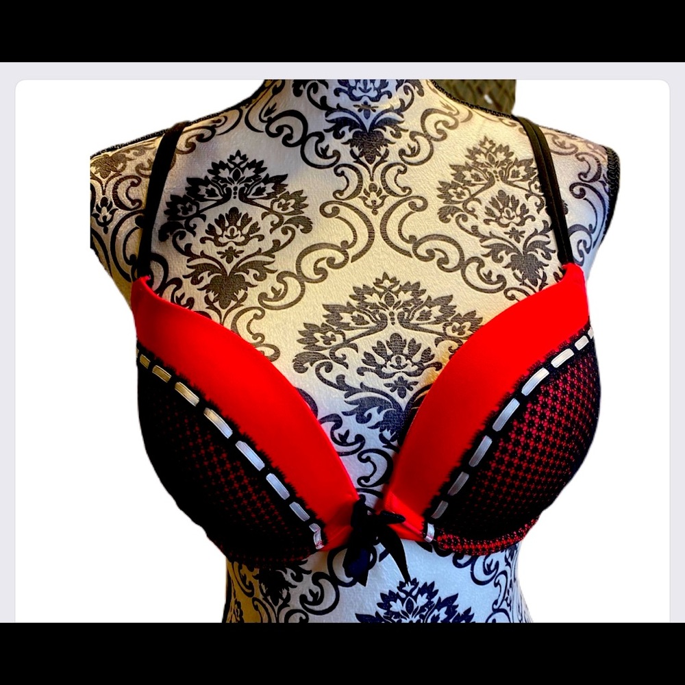 Victoria Secret Very sexy bra  push up padding
